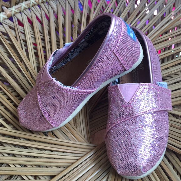 TOMS pink sparkly toddler size 7 - Picture 6 of 8